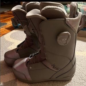 Ride Hera Iridescent size 8 Snowboard Boots